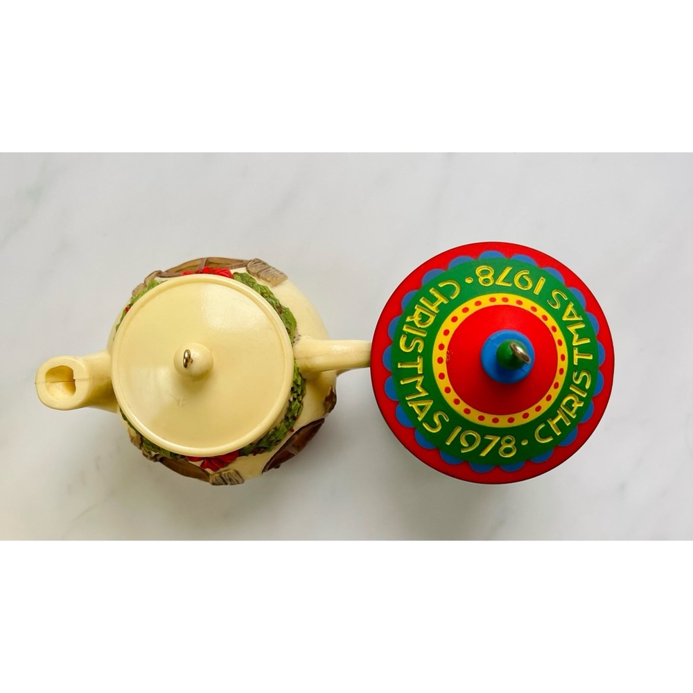 Set Of 2 Vintage Hallmark Tree Trimmer Ornaments 1980 Teapot & 1978 Carousel - Picture 2 of 13